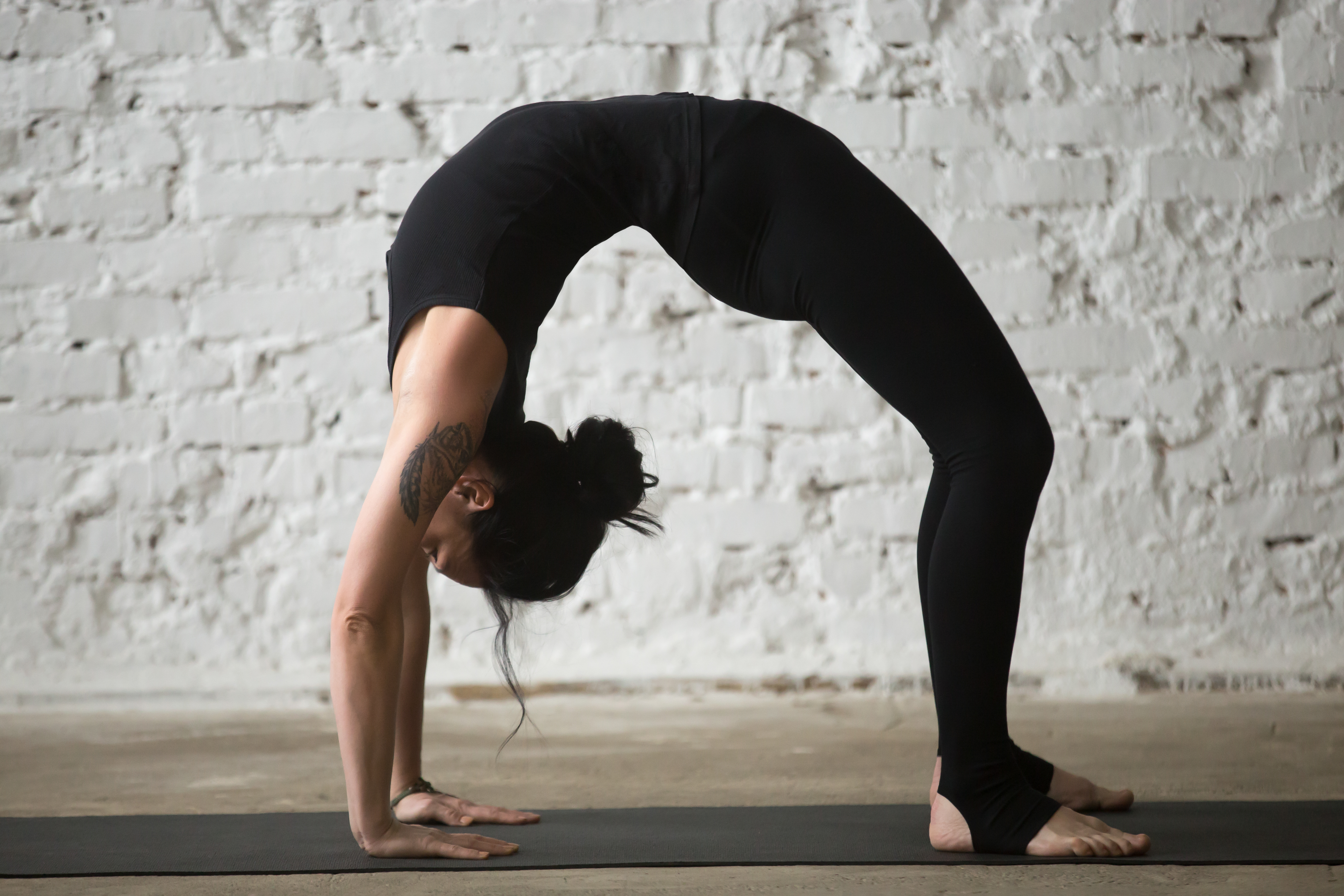 Postura de arco invertido — Urdhva Dhanurasana
